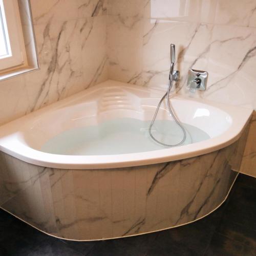 Łazienki wykończenia remont glazurnik układanie płytek płytki Biłgoraj Zamość Kraków Łukasz Surmacz